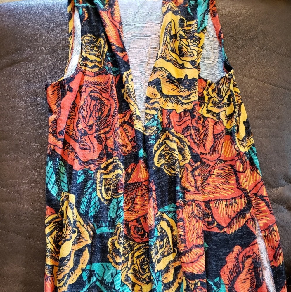 😍LuLaRoe Medium Rose Joy